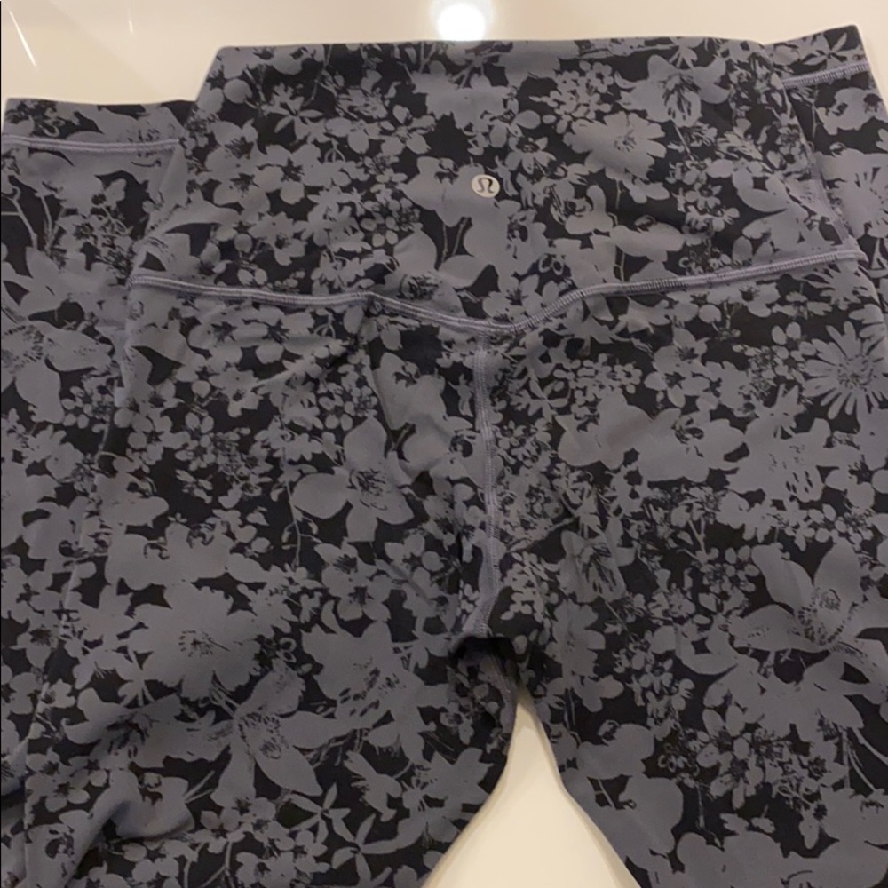 All you do Lululemon legging size 6